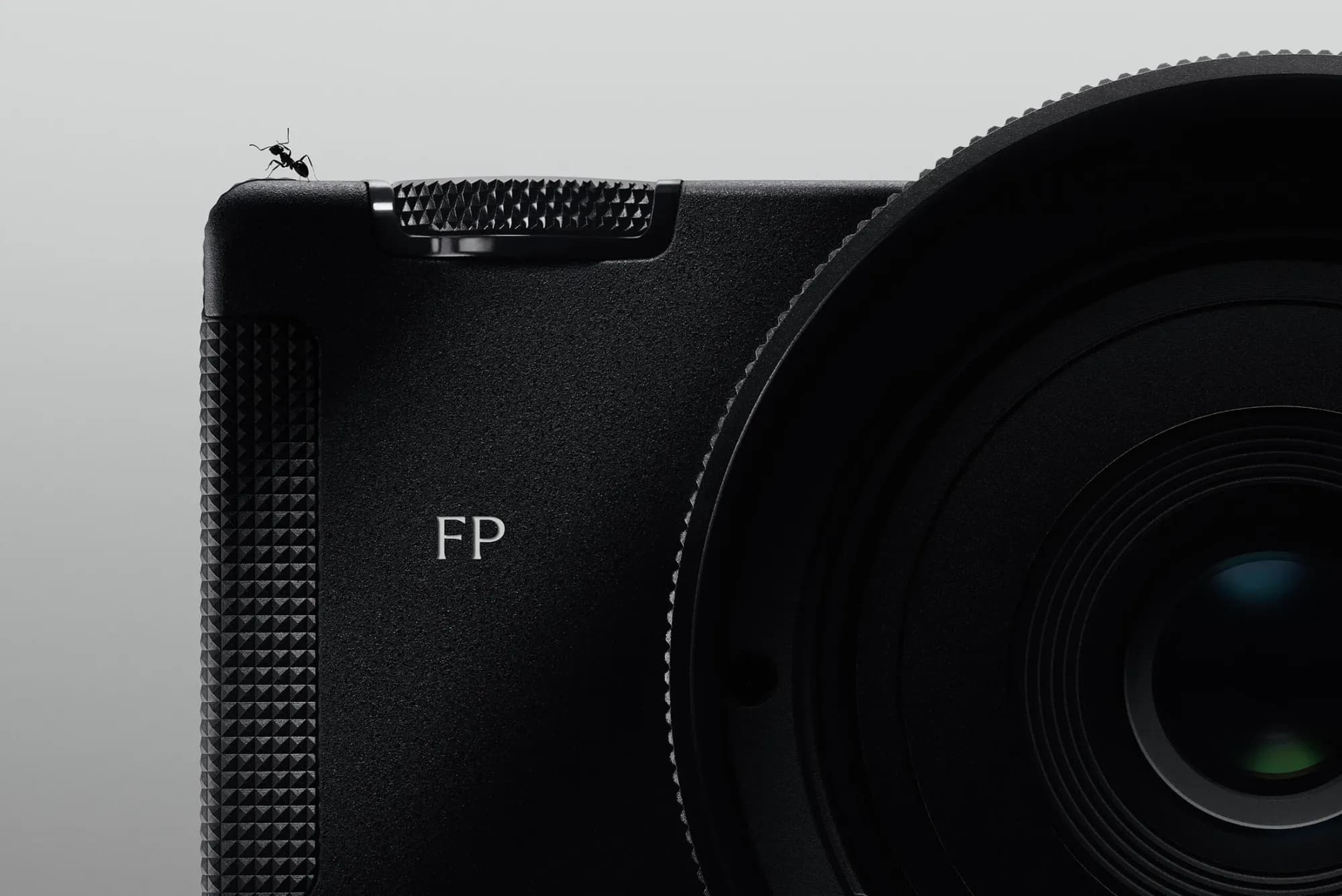 Sigma FP2: насколько удобен маленький полный кадр с аксессуарами